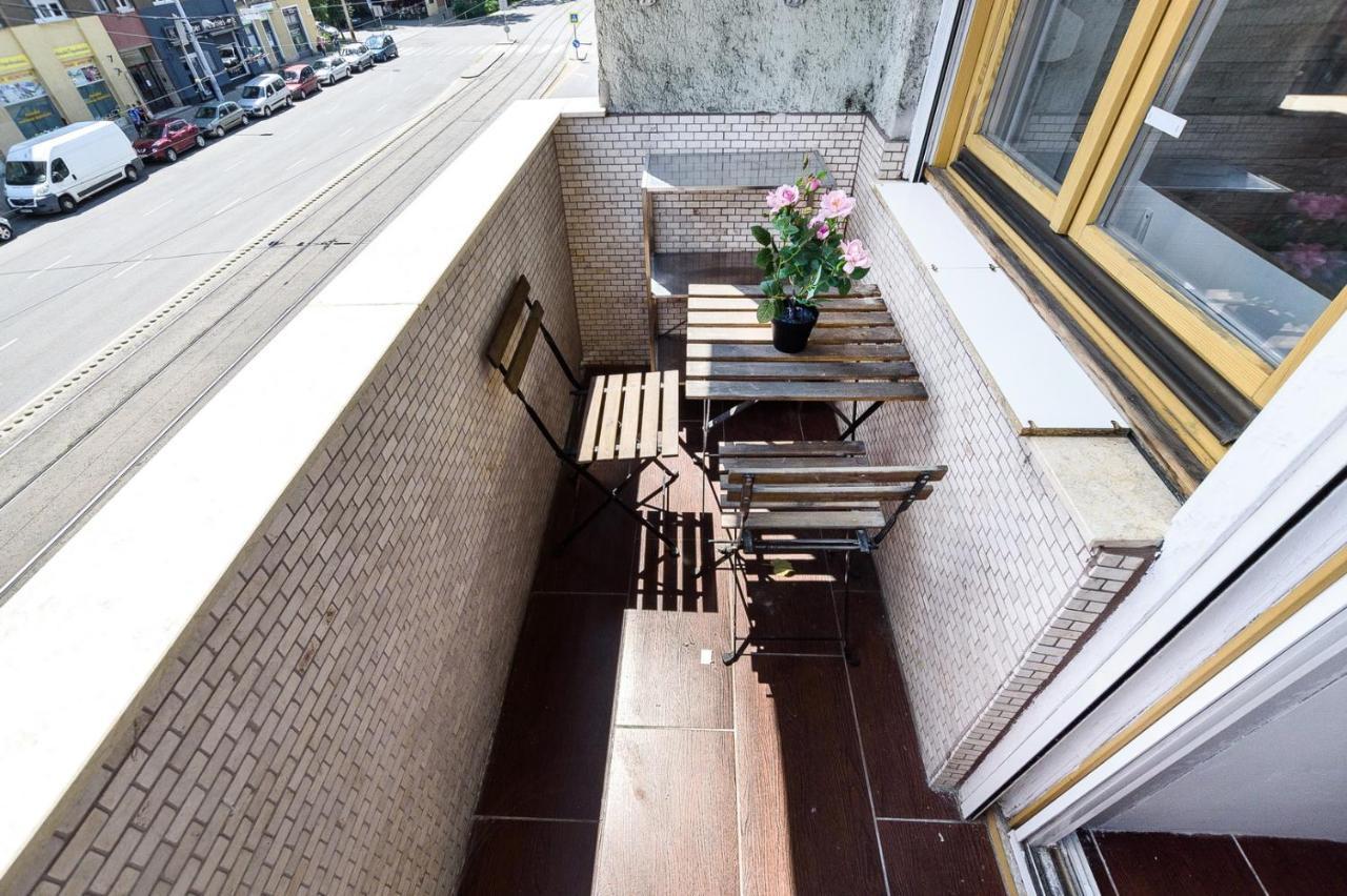 Downtown Buda Homes Relax Budapest Bagian luar foto